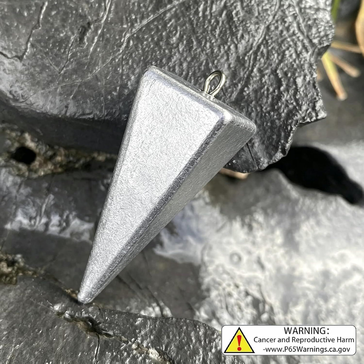 10 Pack Pyramid Fishing Sinkers, 28 g No Roll Triangle Weights for Surf, Beach, Pier and Ocean Saltwater Fishing Tackle