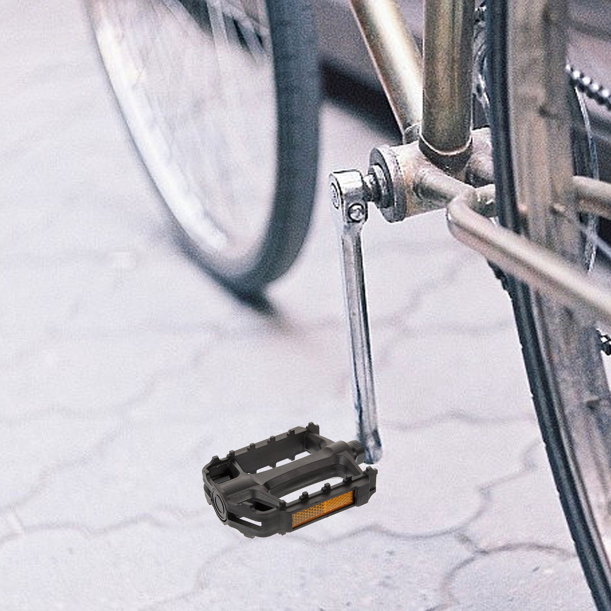 2Pcs Flat Bike Pedals Carbon Steel Replacement for Road and Mountain Bikes Black