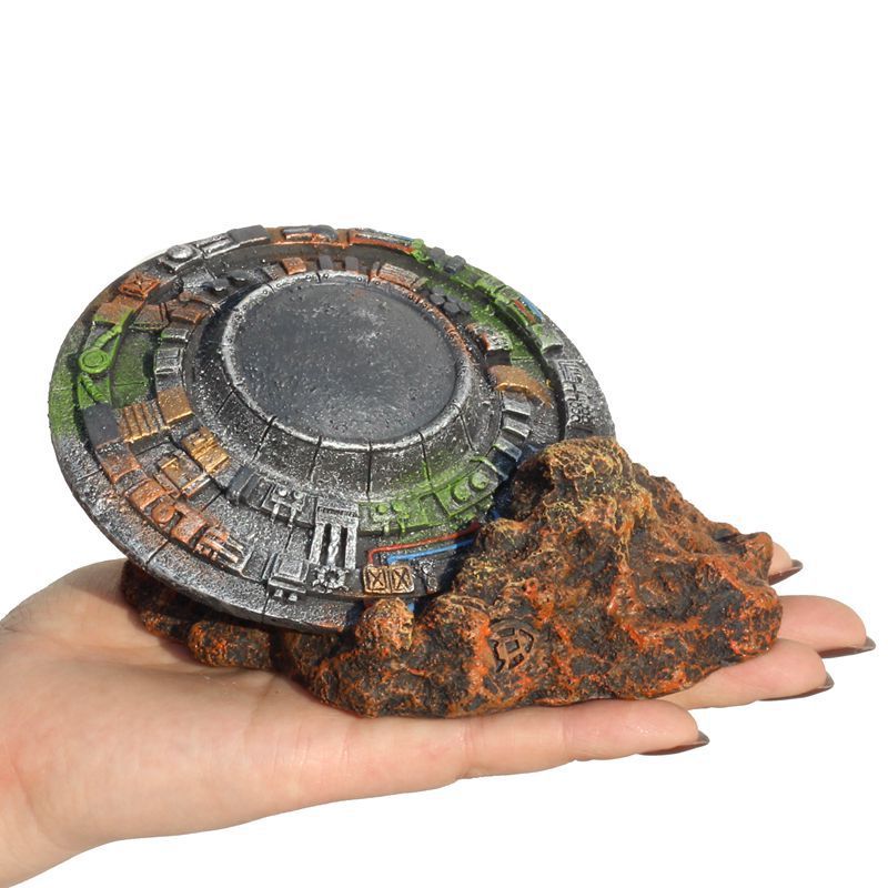 Aquarium UFO Decorations Crashed Spaceship Resin Ornaments Fish Tank Decorations The simulation spaceship is not deform